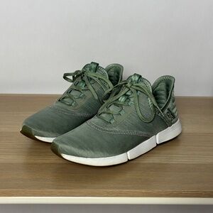Reebok Women’s Sneakers Size 7.5 Green Lightweight Trainers